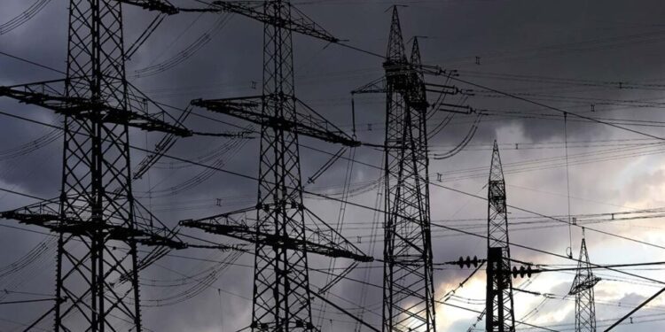 Apagones por altas temperaturas, nubes y menor generación eólica