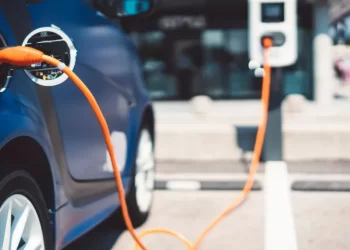 Ventas de vehículos eléctricos e híbridos en EE.UU. disminuyó en el primer trimestre de 2024