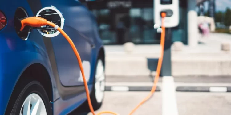 Ventas de vehículos eléctricos e híbridos en EE.UU. disminuyó en el primer trimestre de 2024