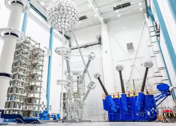 Hitachi Energy invertirá 1,500 millones de dólares en la producción mundial de transformadores para 2027