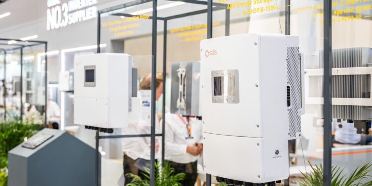 Solis presenta nuevos productos en la Intersolar de Munich y firma acuerdo con TÜV Rheinland