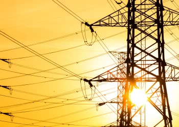 Demanda de electricidad se acelera por cambio climático, vehículos eléctricos y nuevas tecnologías