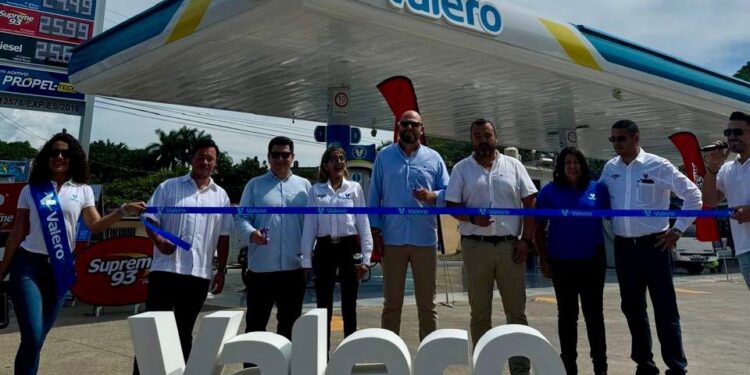 Valero abre su primera estación de servicio en Tepic, Nayarit