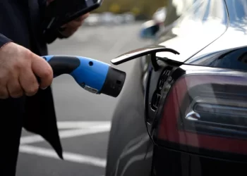 Ventas de vehículos híbridos eléctricos en EE.UU. crece en le segundo trimestre de 2024: Tesla pierde mercado