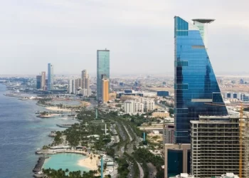 Arabia Saudita se diversifica más allá del petróleo, pero falta cambio estructural