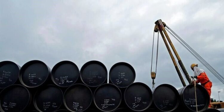 Déficit de la balanza comercial petrolera suma -5,197 mdd hasta julio de 2024, cae 61.9% en un año