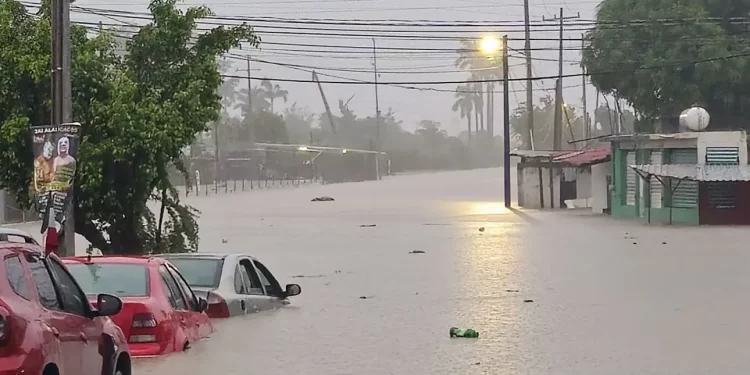 Huracán John afecta sistema eléctrico de Oaxaca y Guerrero; Colima y Michoacán se preparan    