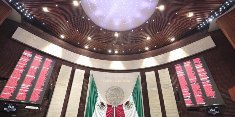 Cámara de Diputados aprueba reforma energética; polémica por la transición energética