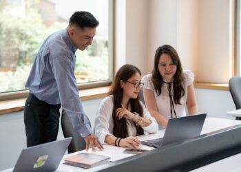 Las carreras mejor pagadas en 2025: ¿cómo prepararte para estudiarlas?