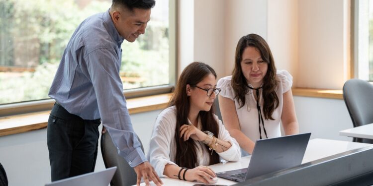 Las carreras mejor pagadas en 2025: ¿cómo prepararte para estudiarlas?