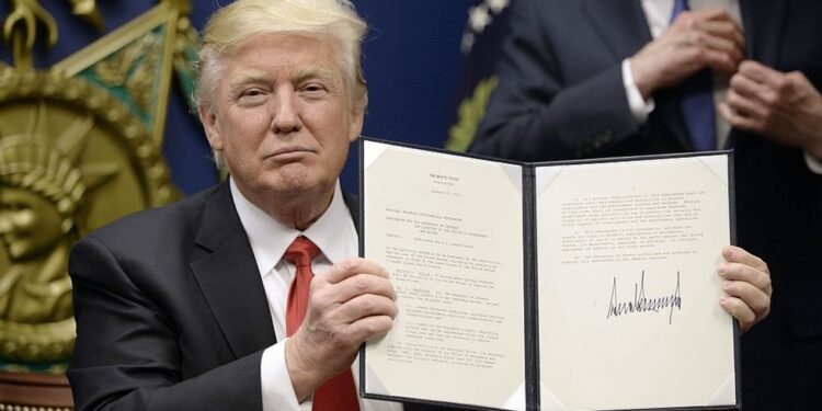 Trump implementa aranceles del 25% a México y Canadá, para combatir narcotráfico y la migración ilegal