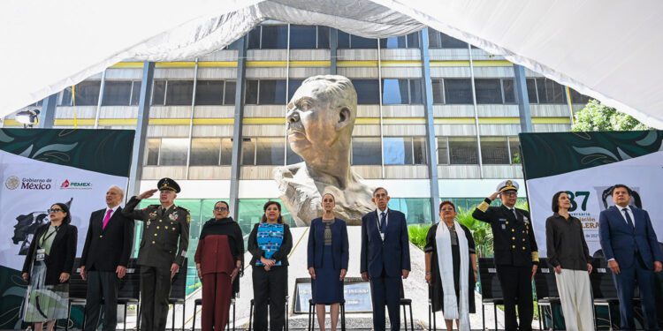 Ejecutivo publica leyes secundarias de la reforma energética; CFE y Pemex regresan a su status de empresas públicas