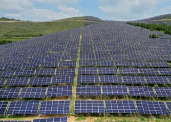 Capacidad solar de China crece rápidamente en 2024; duplica capacidad de EE.UU.