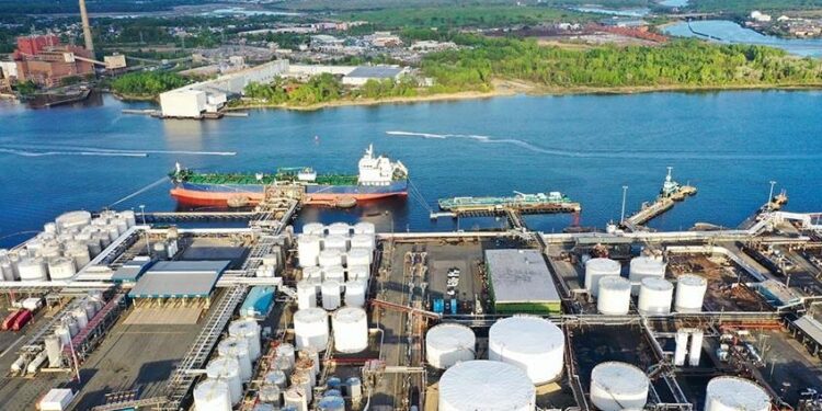 Importaciones de combustibles para el transporte de EE.UU. disminuyen en 2024