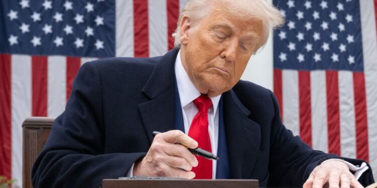 México no aparece en la lista de aranceles recíprocos de Donald Trump, pero pagará los establecidos por la estrategia “fentanilo”