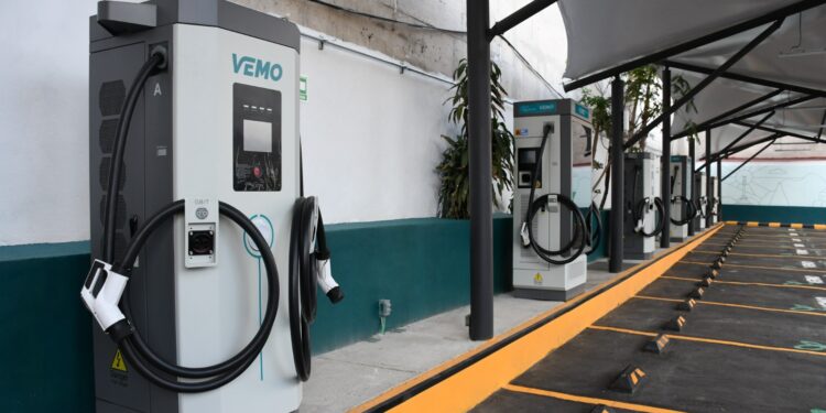 Ford y VEMO impulsan la electromovilidad; Ford 25MY y Ford E-Transit podrán cargar en la VEMO Charging Network