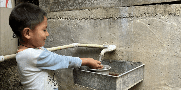 acciona.org beneficia a 42,000 personas con electricidad renovable y saneamiento de agua