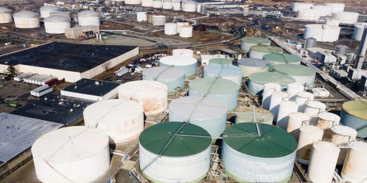 Reservas de petróleo y gas de EE.UU. bajan en 2023: 4.0% y 13.0% cada uno