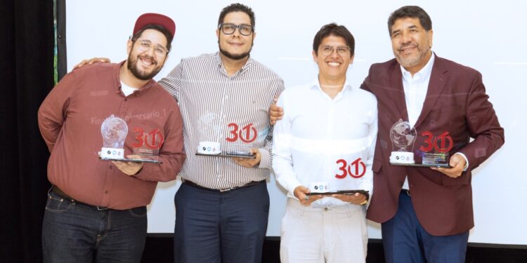 Grupo Luqross, pionero en el control volumétrico para el sector gasolinero. 30 Años de Innovación y Cumplimiento