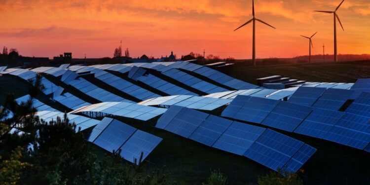 Urge duplicar inversiones en energías renovables y eficiencia energética: IRENA