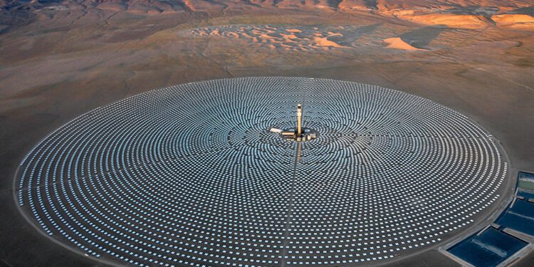 Atlas Renewable Energy asegura financiamiento por 475 MDD para proyecto solar + baterías para abastecer al sector minero