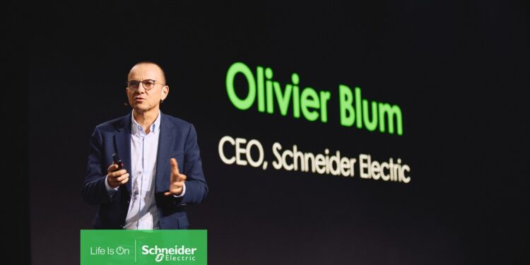 Olivier Blum, CEO global de Schneider Electric, presenta las soluciones a la electrificación y la reindustrialización