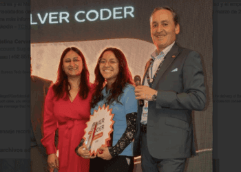 Romina Nájera Fuentes del Tec de Mty es segundo lugar en competencia internacional de programación