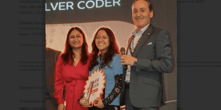 Romina Nájera Fuentes del Tec de Mty es segundo lugar en competencia internacional de programación