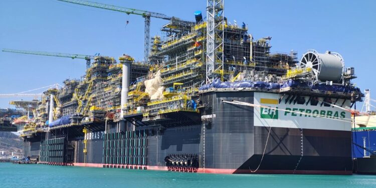 Petrobras alcanza producción récord de 2.400 millones de barriles diarios en 2025