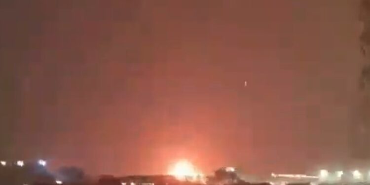 Precio del petróleo hasta 111 dólares por ataques a infraestructura energética del Medio Oriente