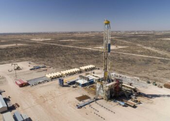 EIA ajusta las estimaciones de producción de petróleo de esquisto y gas de lutita en la cuenca Pérmica.