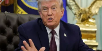 Precios del petróleo cierran marzo y abren abril bajo presión: otra vez arriba de 100 dólares