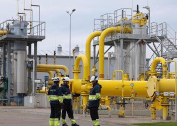 Los precios internacionales del GNL en Asia y Europa suben en medio del cierre del Estrecho de Ormuz.