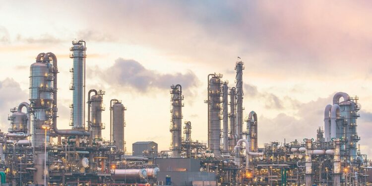 Pemex produce gasolinas y diesel caros, es más barato importar combustibles